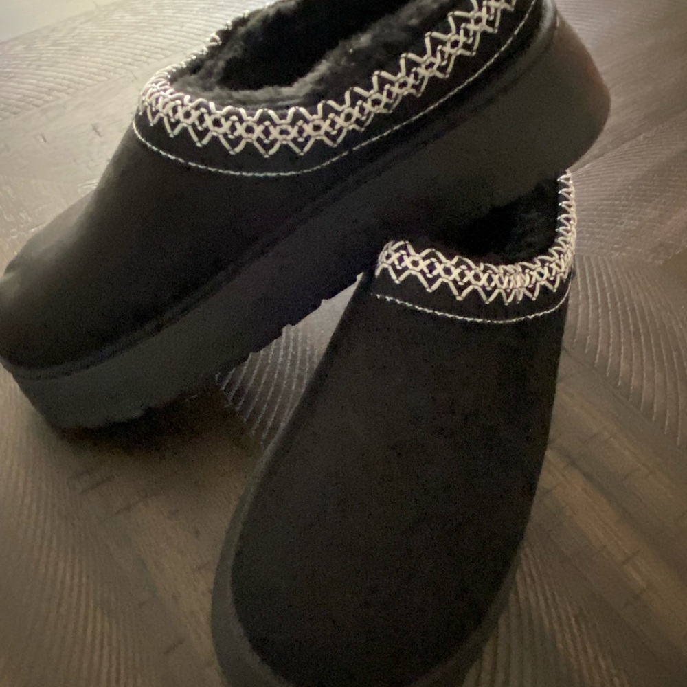 Women's Black Slip-On Shoes